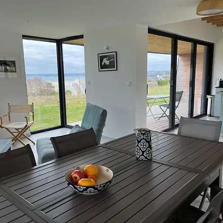 Hébergement de vacances With Superb Sea View, Access 400 M Locquirec