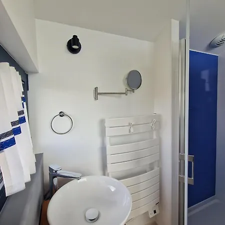 With Superb Sea View, Access 400 M Hébergement de vacances Locquirec