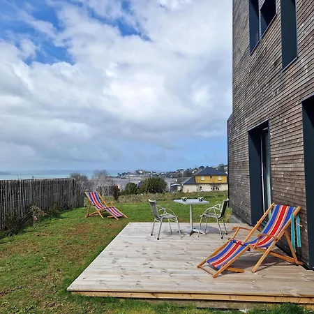 With Superb Sea View, Access 400 M Nyaraló *