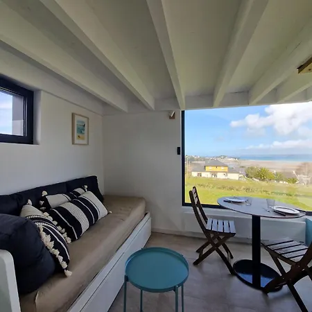 Hébergement de vacances With Superb Sea View, Access 400 M Locquirec