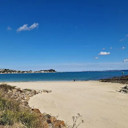 With Superb Sea View, Access 400 M Nyaraló *