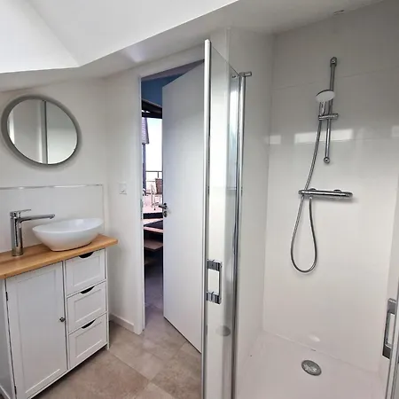 With Superb Sea View, Access 400 M *